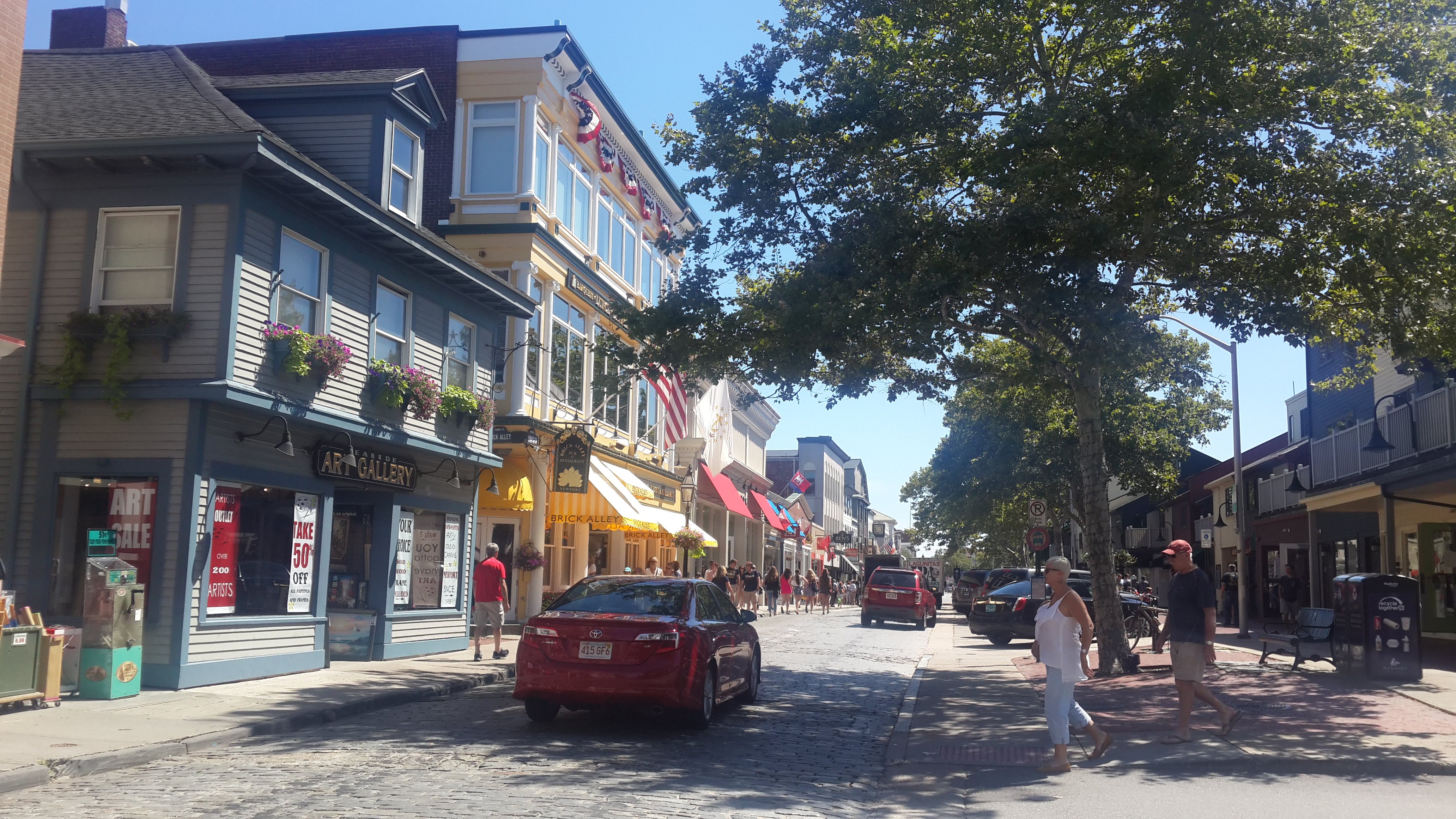 Una de las acogedoras callecitas de Newport