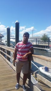 Mi hijo Emmanuel en uno de los muelles